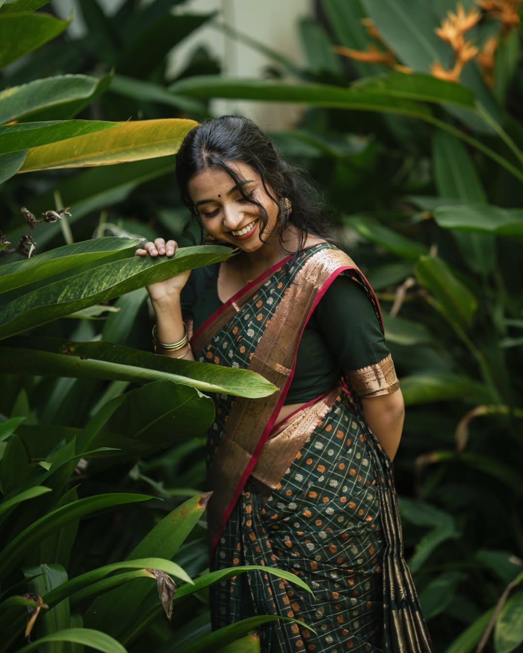 Grean fulljadi adorned with beautiful Zari work in form of traditional motifs.