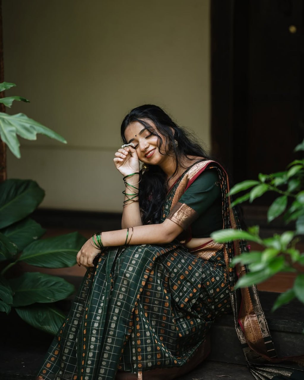 Grean fulljadi adorned with beautiful Zari work in form of traditional motifs.